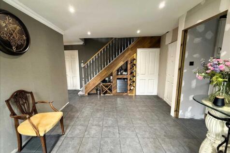 Large Entrance &amp;