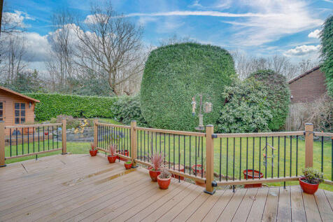 Raised deck area pic 2 