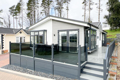 42 Castle Lake - front (2)