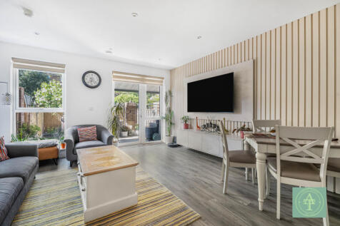 3 Bedroom Maisonette for Sale