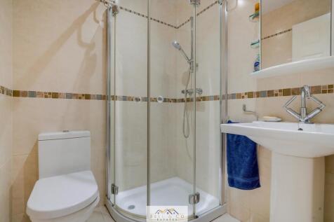 Bedroom 5- Ensuit...