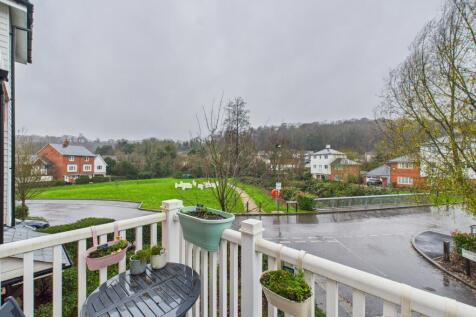 CAM02136G0-PR0505-STILL013