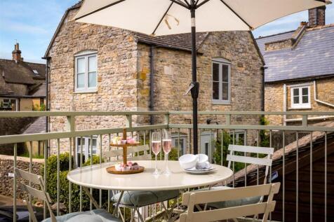 4 - Gislebertus House - GL54 1AA - Full.jpg