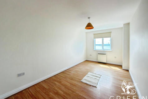 Worthing Close, Grays, RM17 photo 5