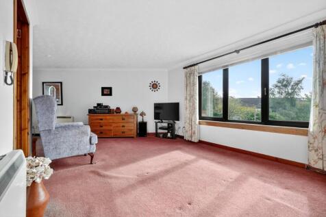 29 woodbank gardens, largs_04.jpg