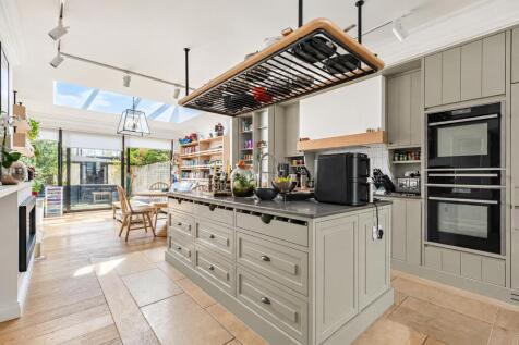 London, SW20 - property photo