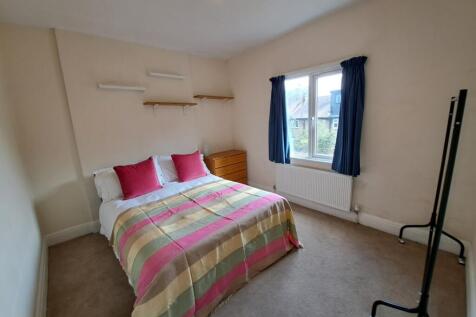 Double bedroom be...