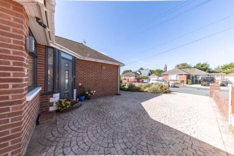 Patterned concrete driveway