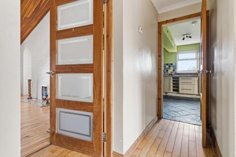 4 bed, 2 bath Detached Bungalow in Cardiff - Photo 6