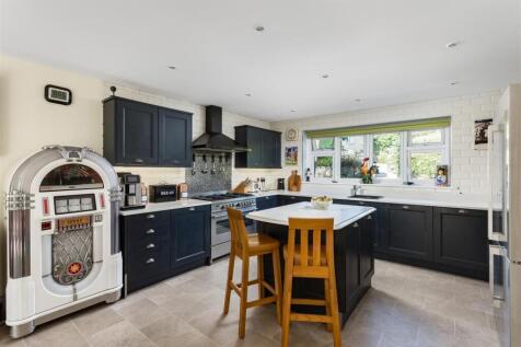 19 Eastgate Close-15.jpg