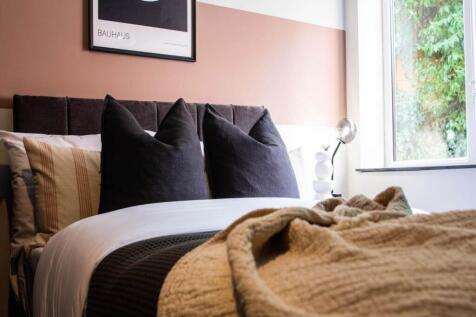 Primrose Crescent (Room 1), Halton, Leeds photo 5