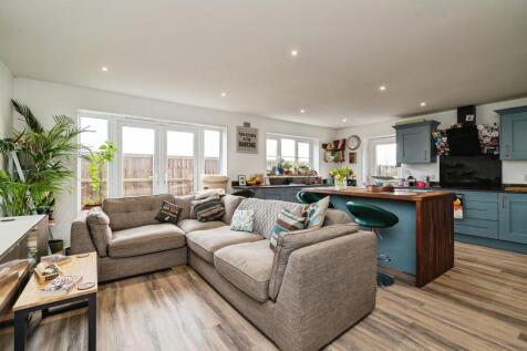 Lounge / Kitchen