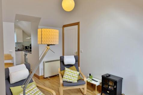 Little Wellingtonia lounge area to kitchen