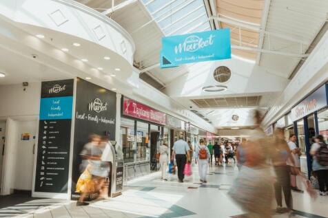 Retail Property (Shopping Centre) to rent Image 2