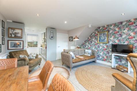 Sitting &amp; Dining Room