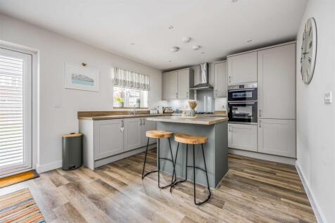 7 Alder Grove, Horndean-Small-PorticoMarketing-Sol