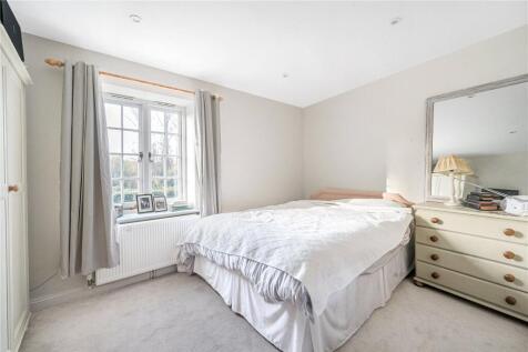 Tilford Street, Tilford, Farnham, Surrey, GU10 photo 3