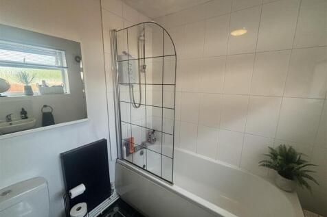 97 Granville Avenue Bathroom.jpg