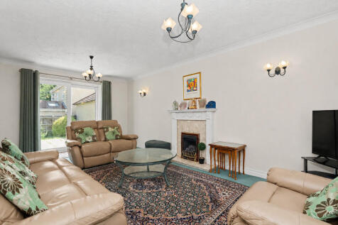 Living Room - Ang...