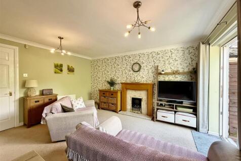 LIVING/DINING ROOM