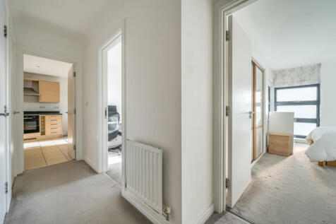 1393052-3-69457bc...