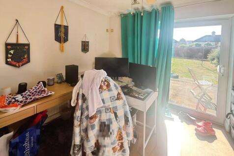 80873553-WhatsApp...