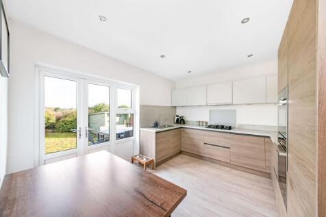 OPEN-PLAN DINING KITCHEN