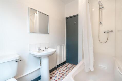 Bathroom 2.jpg
