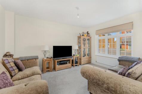 8 Selby Close, Banbury-4.jpg