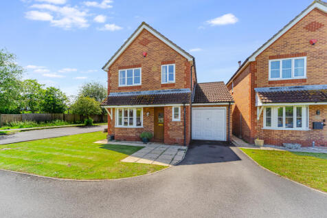 4 bed detached house for sale