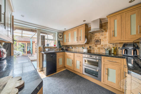 e997bebf-15b5-4e7...