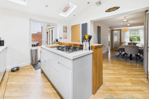 CAM04024G0-PR0029-STILL034