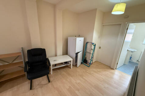 Fabulous Studio Apartment on Bristol Road, B29 To