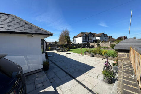 Manor Road, Woodford Green, Essex, IG7 photo 3