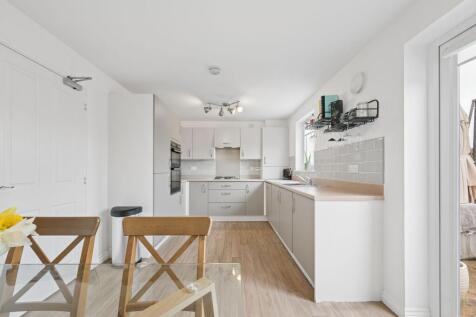 Kitchen/ Dining Room