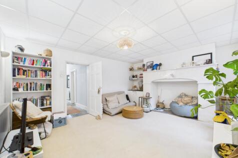 CAM01740G0-PR0471-STILL003