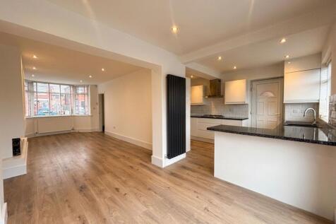 Sunningdale Drive, Salford, M6 photo 4