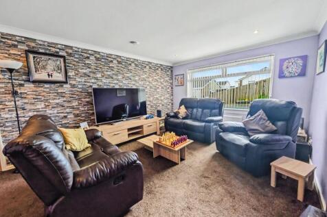 Bright Front Facing Lounge