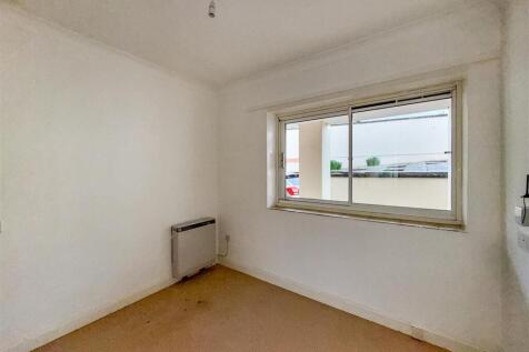 Freehold &amp; Flat 3 Dawes Court, Fisher Street, Paig