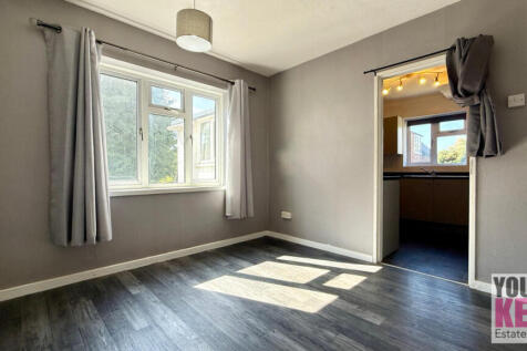 Hythe Estate Agents - Your Key Move. Free property