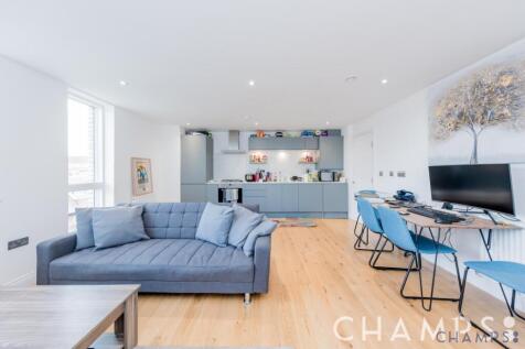 3-bed flat on Higgins House, 161 St James’s Road, Bermondsey, London SE1, £3,120/mo