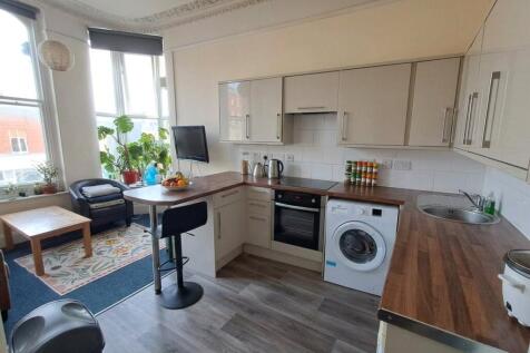 3 Bedroom Flat in BS8 2XZ