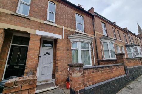 4-bed terraced on 64 Tachbrook Street, Leamington Spa, £2,200/mo