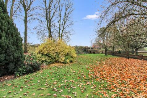 Front Garden - b.JPG