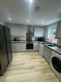 4-bed house on Kingfisher Way, Loughborough, £2,600/mo