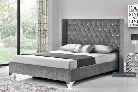 Master Luxury Bedroom