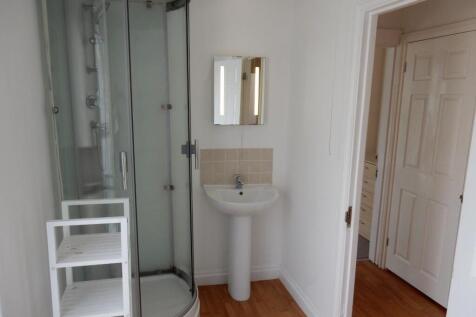 40 FH Upstairs Bathroom a.JPG