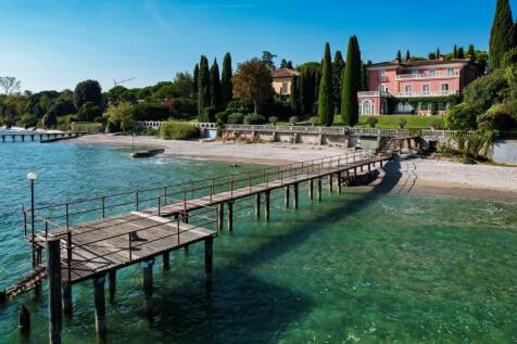 Renovated period vil