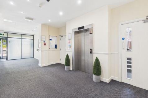 Communal Entrance/Lift