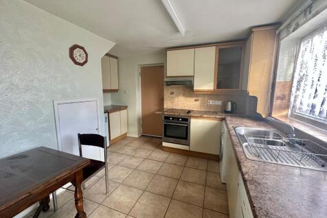 Verity Cresent, Canford Heath photo 3